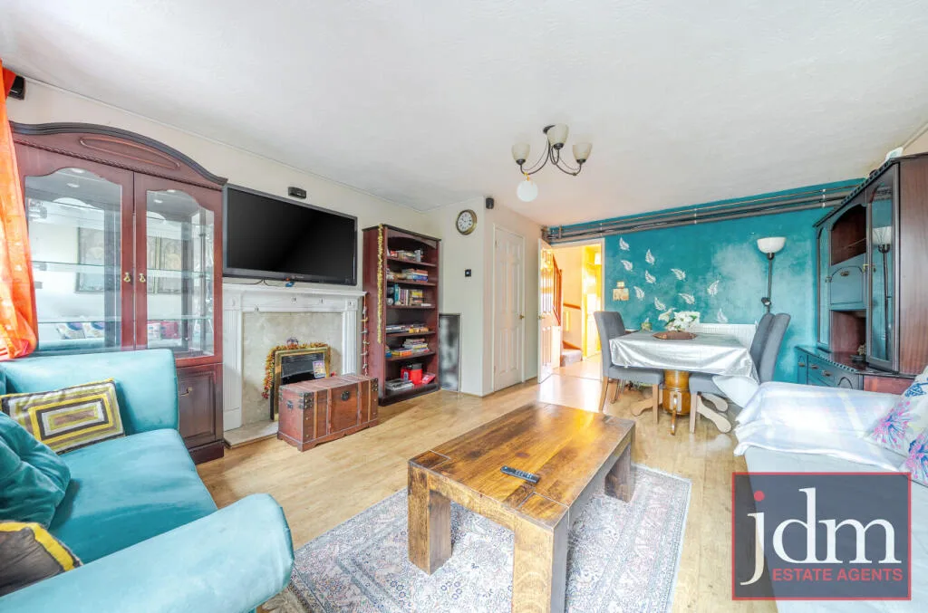 3 bedroom end of terrace house for rent