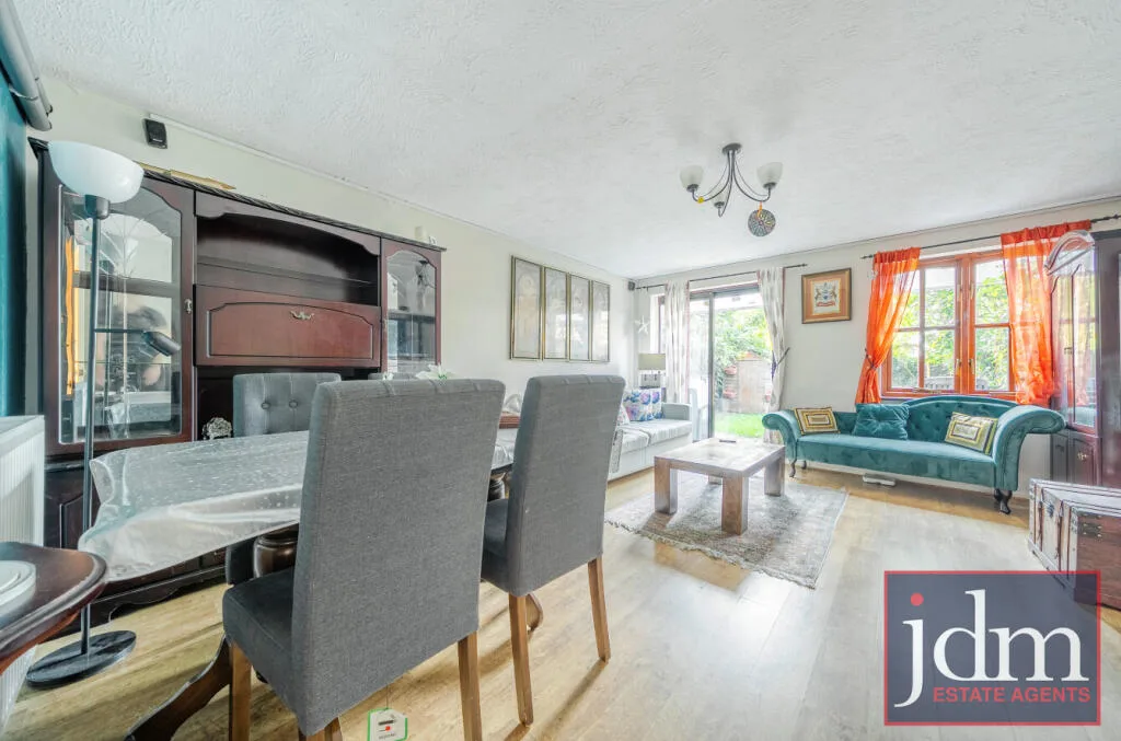 3 bedroom end of terrace house for rent