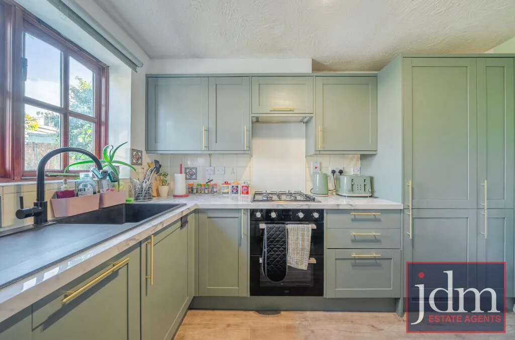 3 bedroom end of terrace house for rent