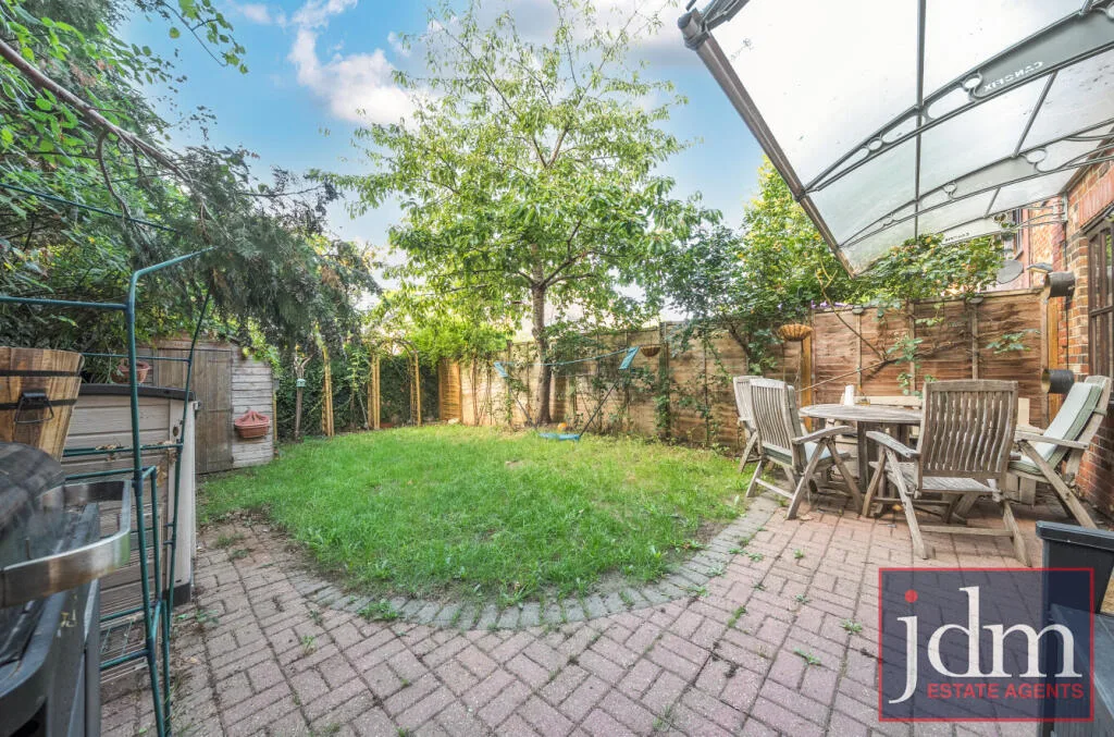 3 bedroom end of terrace house for rent