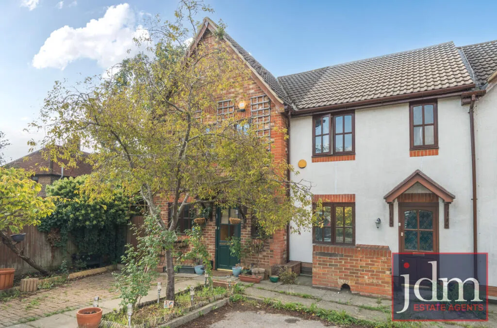3 bedroom end of terrace house for rent