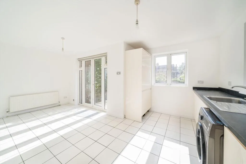 4 bedroom flat for rent