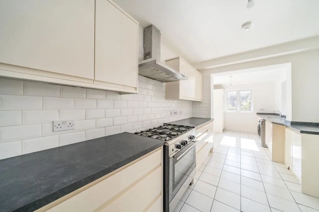 4 bedroom flat for rent