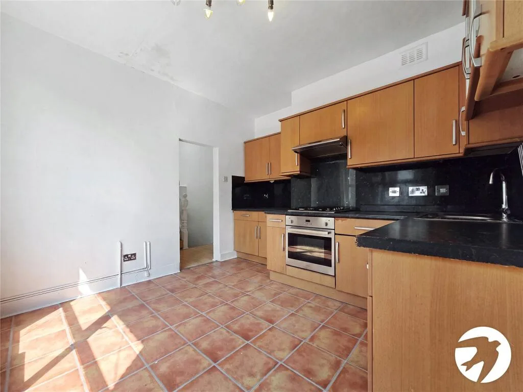 2 bedroom maisonette for rent