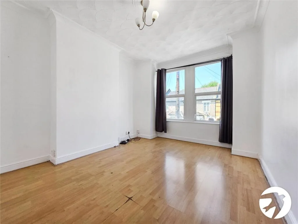 2 bedroom maisonette for rent