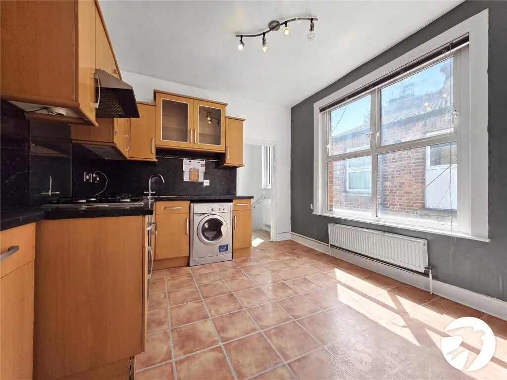 2 bedroom maisonette for rent