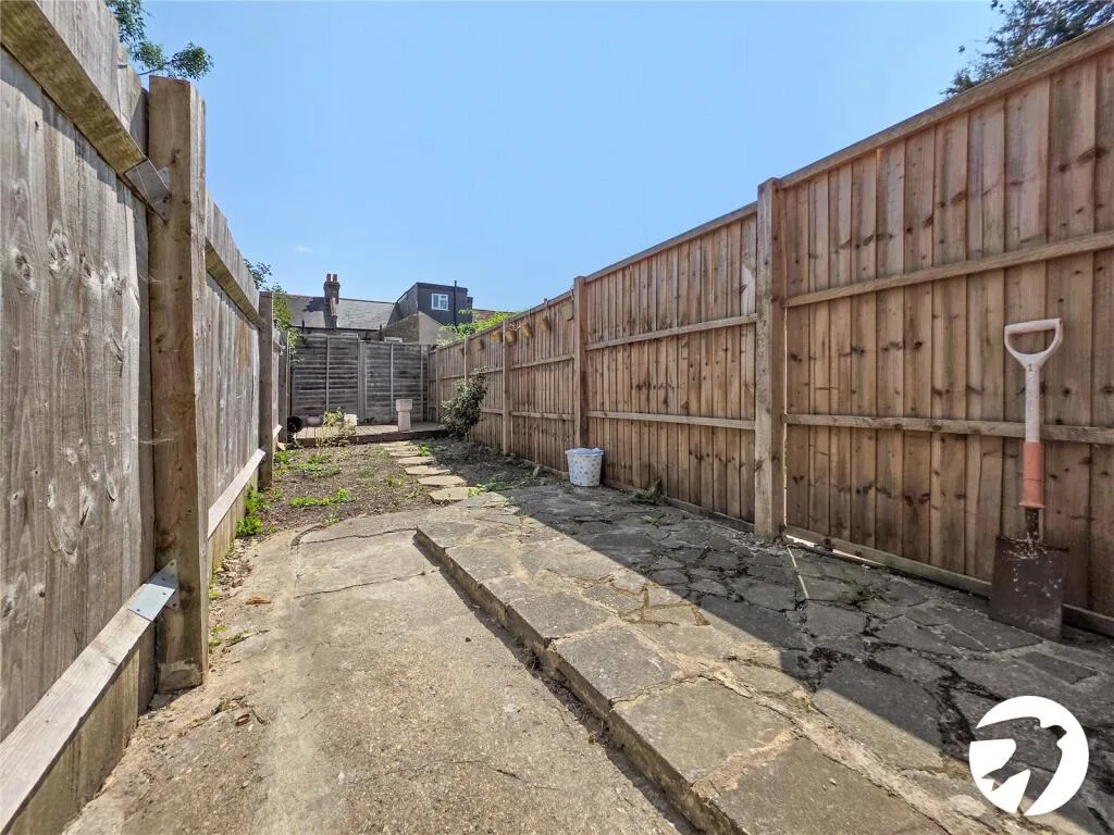 2 bedroom maisonette for rent