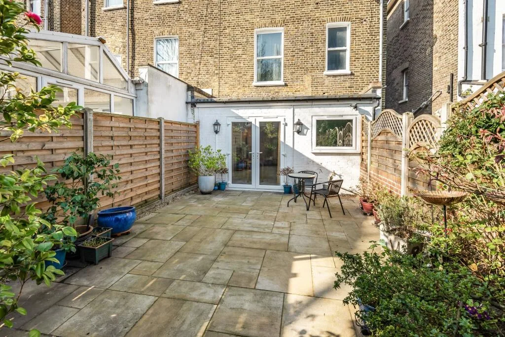 1 bedroom ground floor maisonette for rent