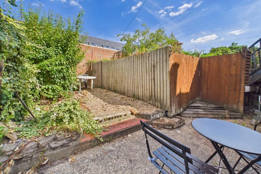 3 bedroom maisonette for rent