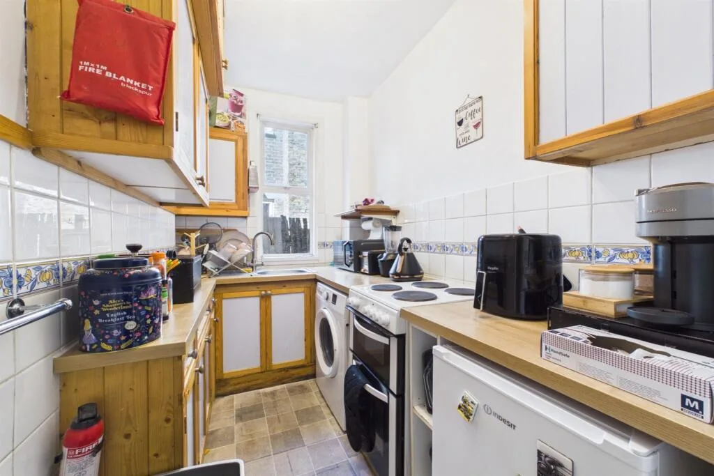 3 bedroom maisonette for rent