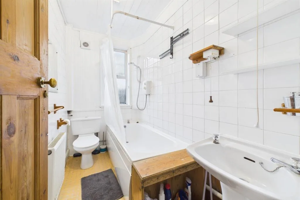 3 bedroom maisonette for rent