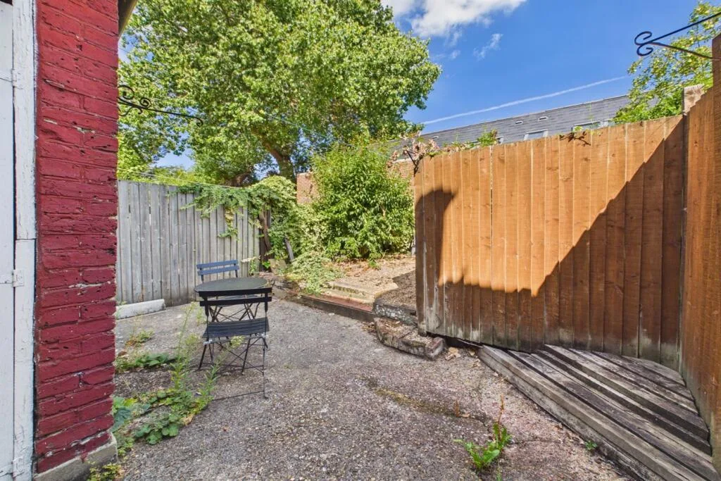 3 bedroom maisonette for rent