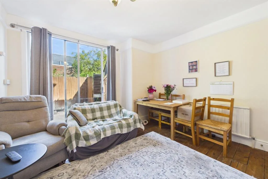 3 bedroom maisonette for rent