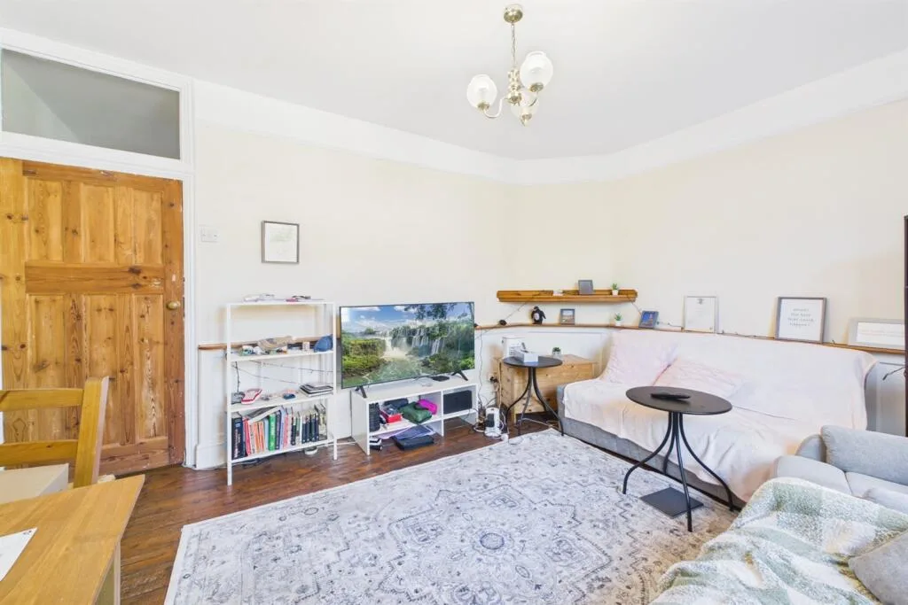 3 bedroom maisonette for rent