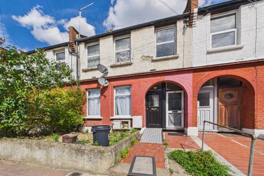 3 bedroom maisonette for rent