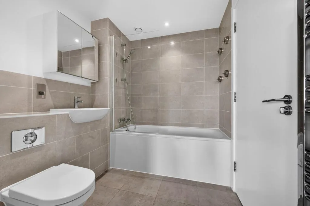 3 bedroom flat for rent