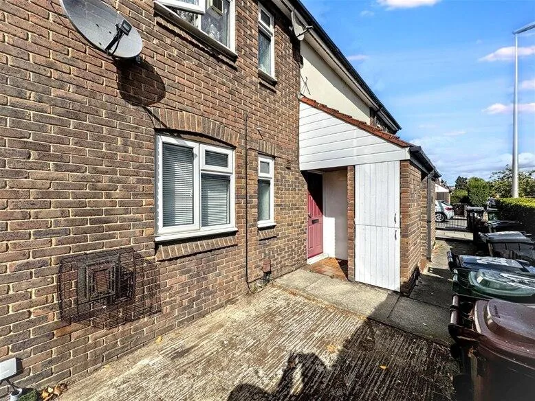 1 bedroom maisonette for rent