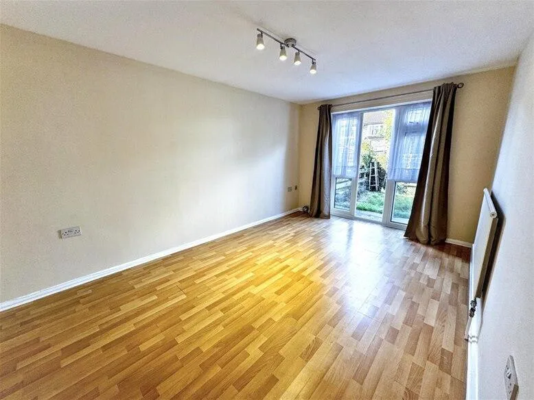 1 bedroom maisonette for rent