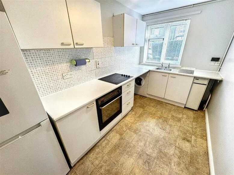 1 bedroom maisonette for rent