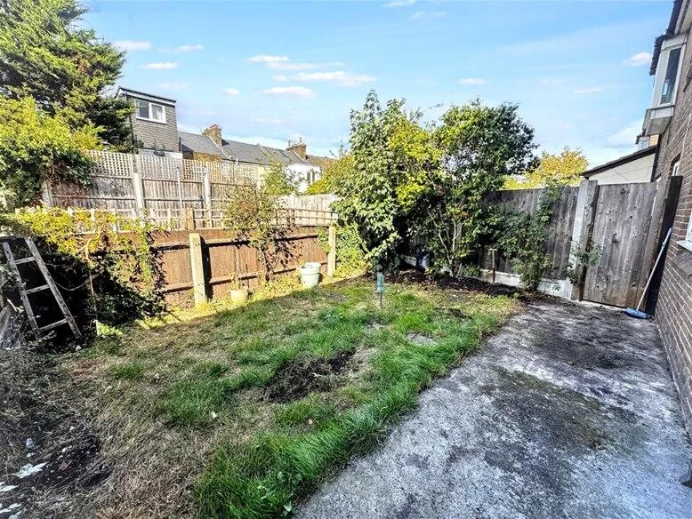 1 bedroom maisonette for rent