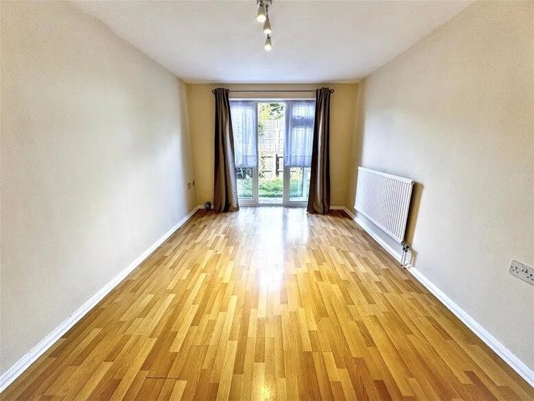 1 bedroom maisonette for rent