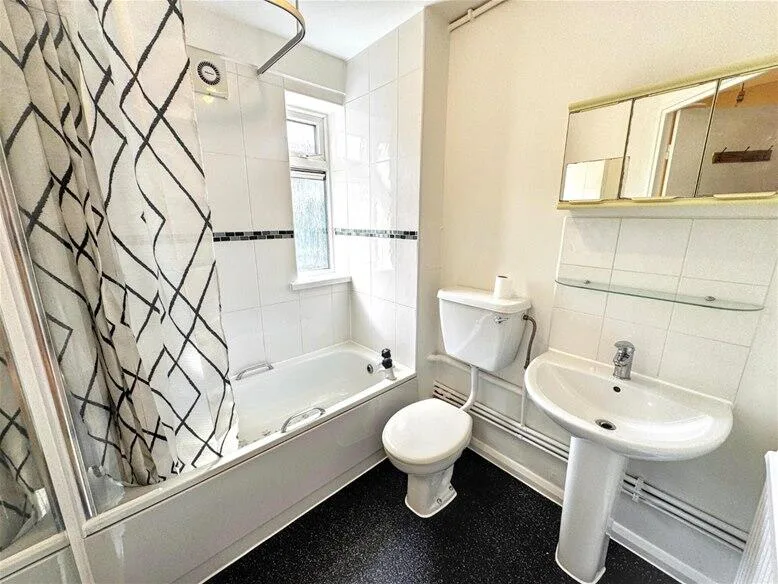 1 bedroom maisonette for rent