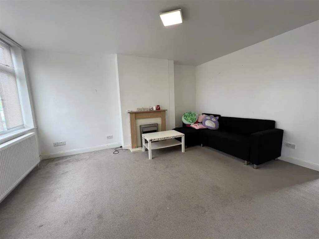 3 bedroom semi-detached house for rent