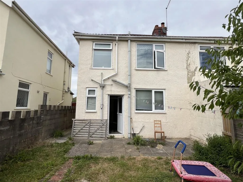 3 bedroom semi-detached house for rent