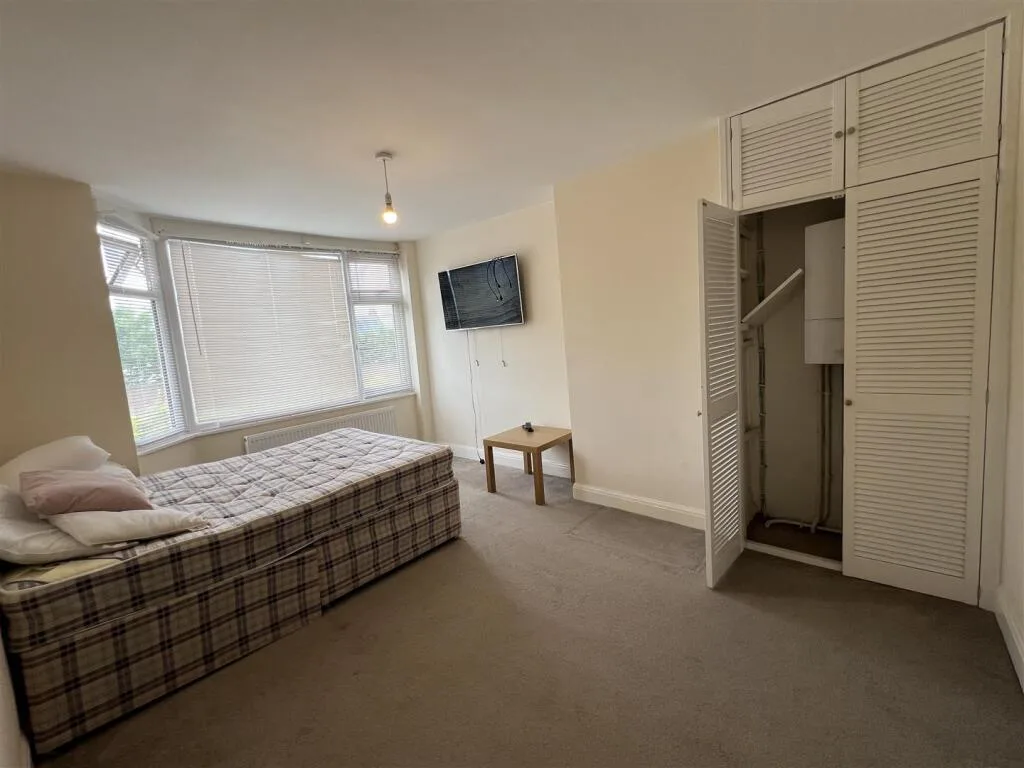 3 bedroom semi-detached house for rent