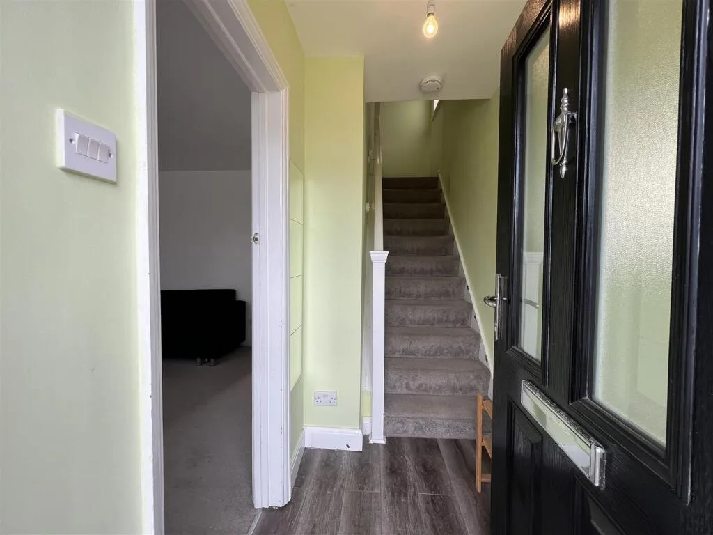 3 bedroom semi-detached house for rent