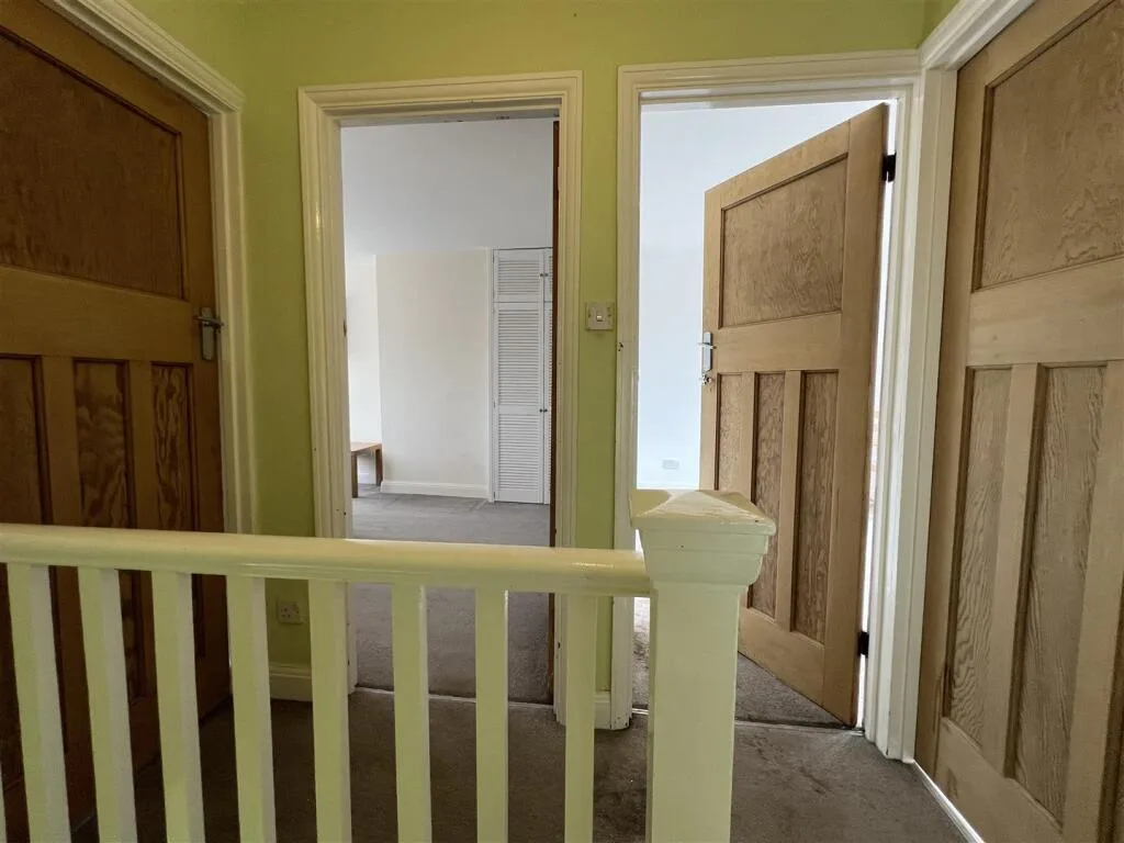 3 bedroom semi-detached house for rent