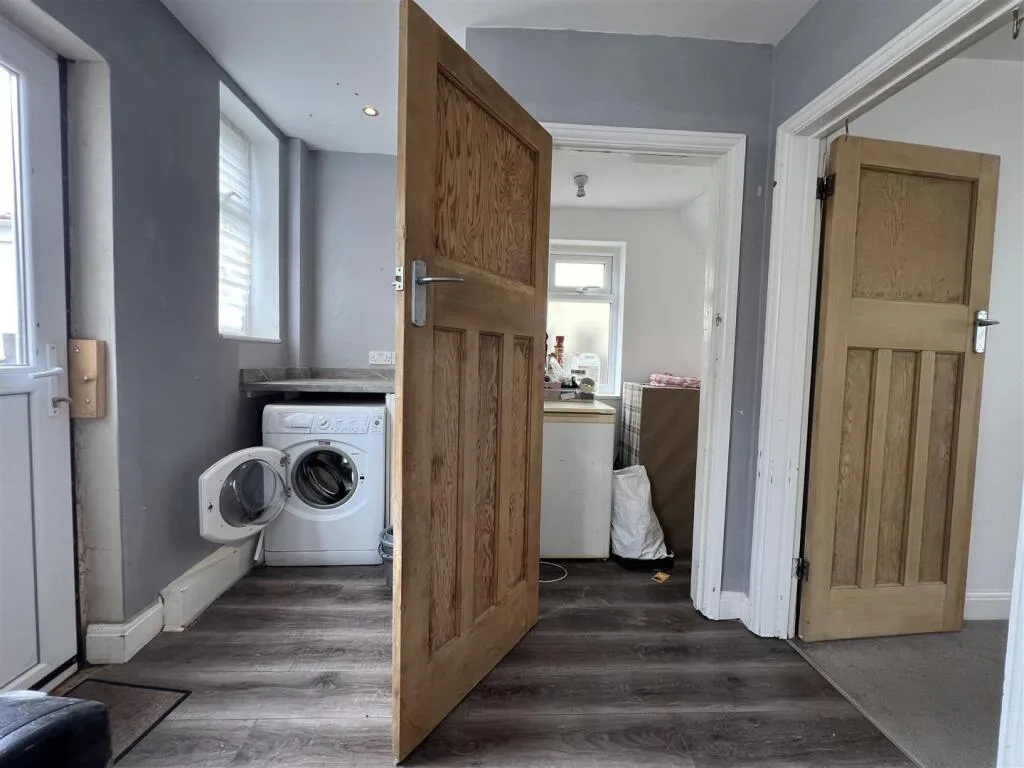 3 bedroom semi-detached house for rent