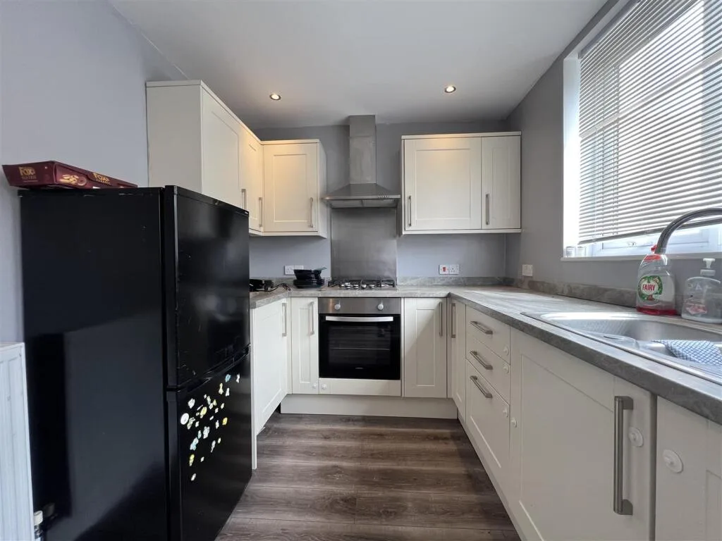 3 bedroom semi-detached house for rent