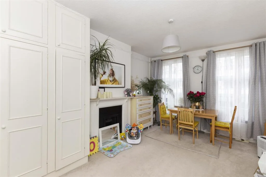 4 bedroom flat for rent