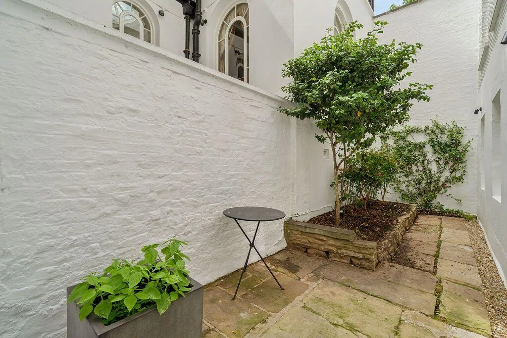 6 bedroom house for rent