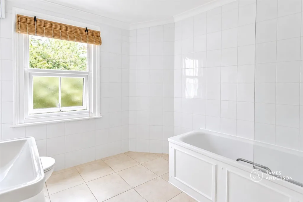 2 bedroom maisonette for rent
