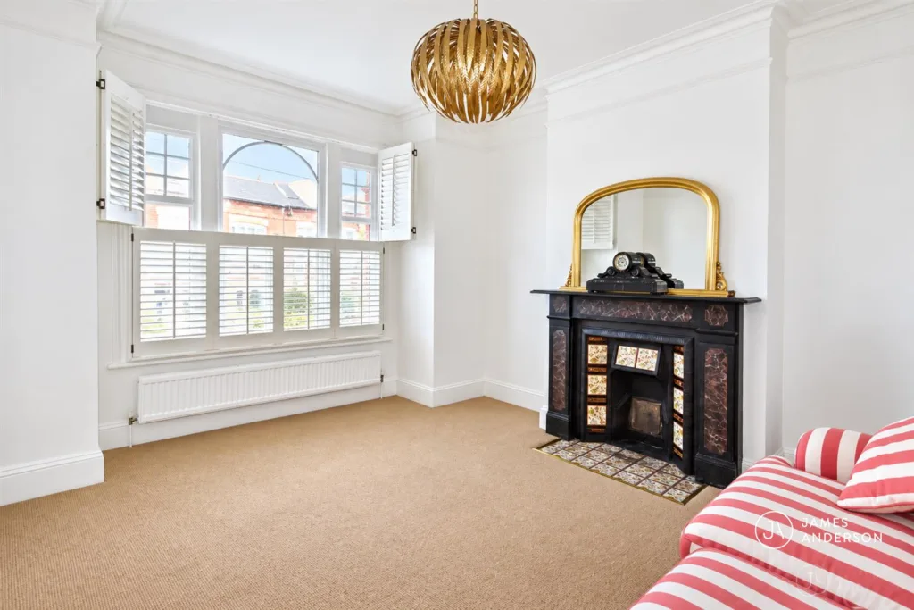 2 bedroom maisonette for rent