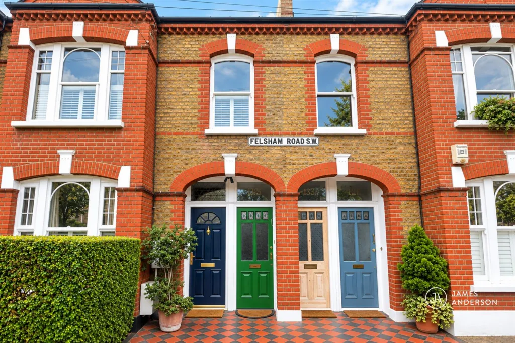 2 bedroom maisonette for rent