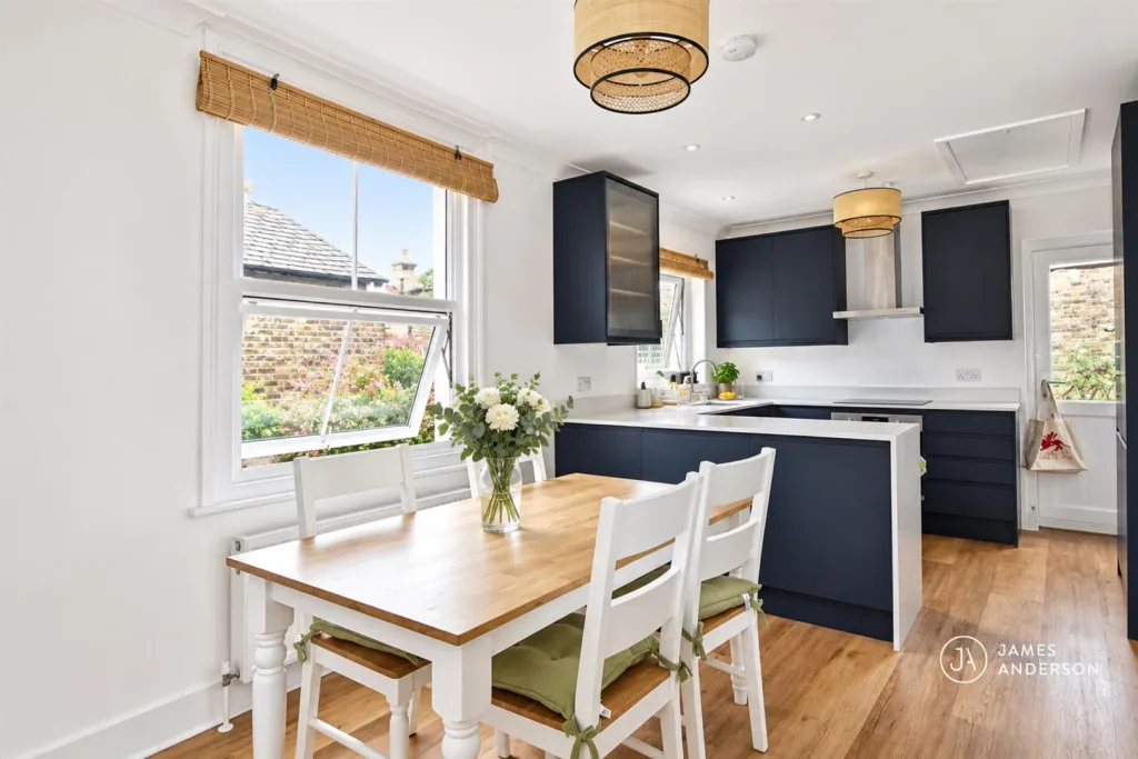 2 bedroom maisonette for rent