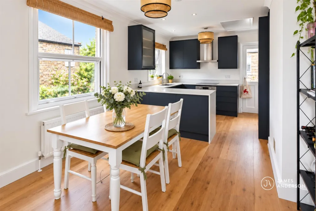 2 bedroom maisonette for rent