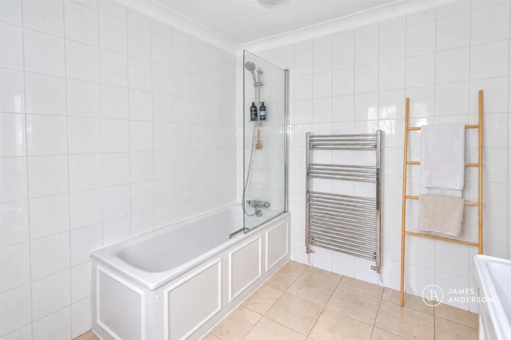 2 bedroom maisonette for rent