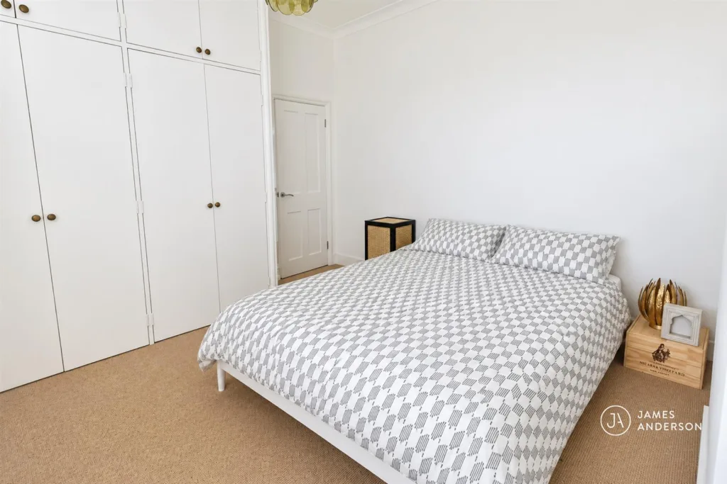 2 bedroom maisonette for rent