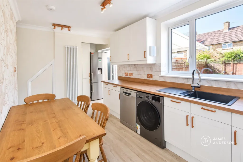 4 bedroom terraced house for rent