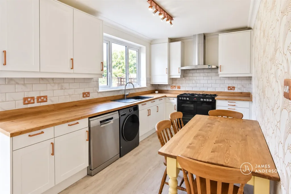 4 bedroom terraced house for rent