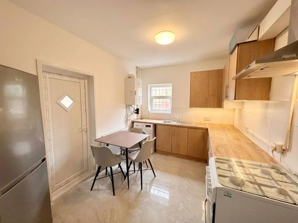 4 bedroom house of multiple occupation for rent