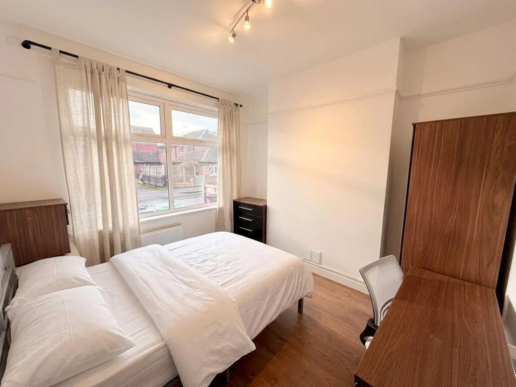 4 bedroom house of multiple occupation for rent