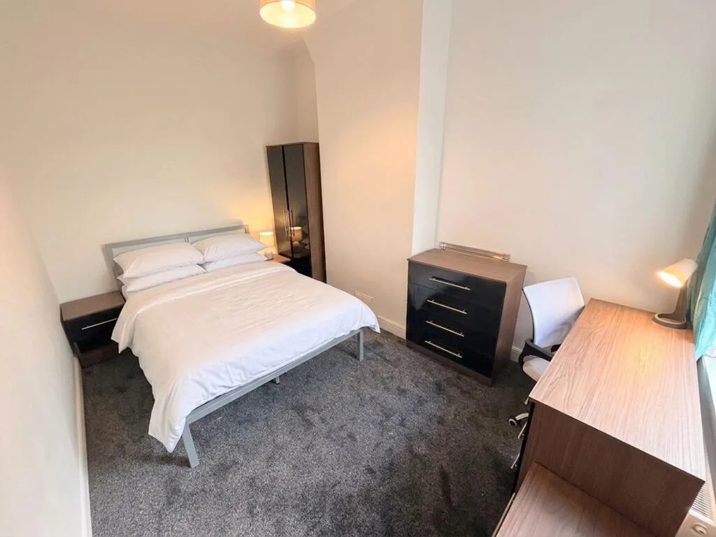 4 bedroom house of multiple occupation for rent