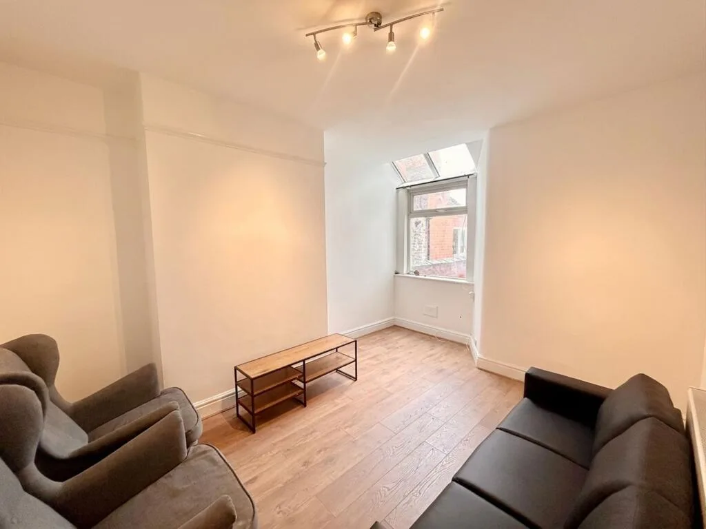 4 bedroom house of multiple occupation for rent