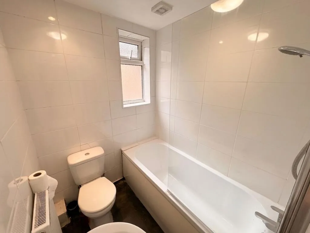 4 bedroom house of multiple occupation for rent