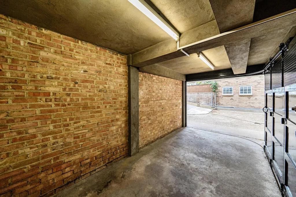 Garage for rent